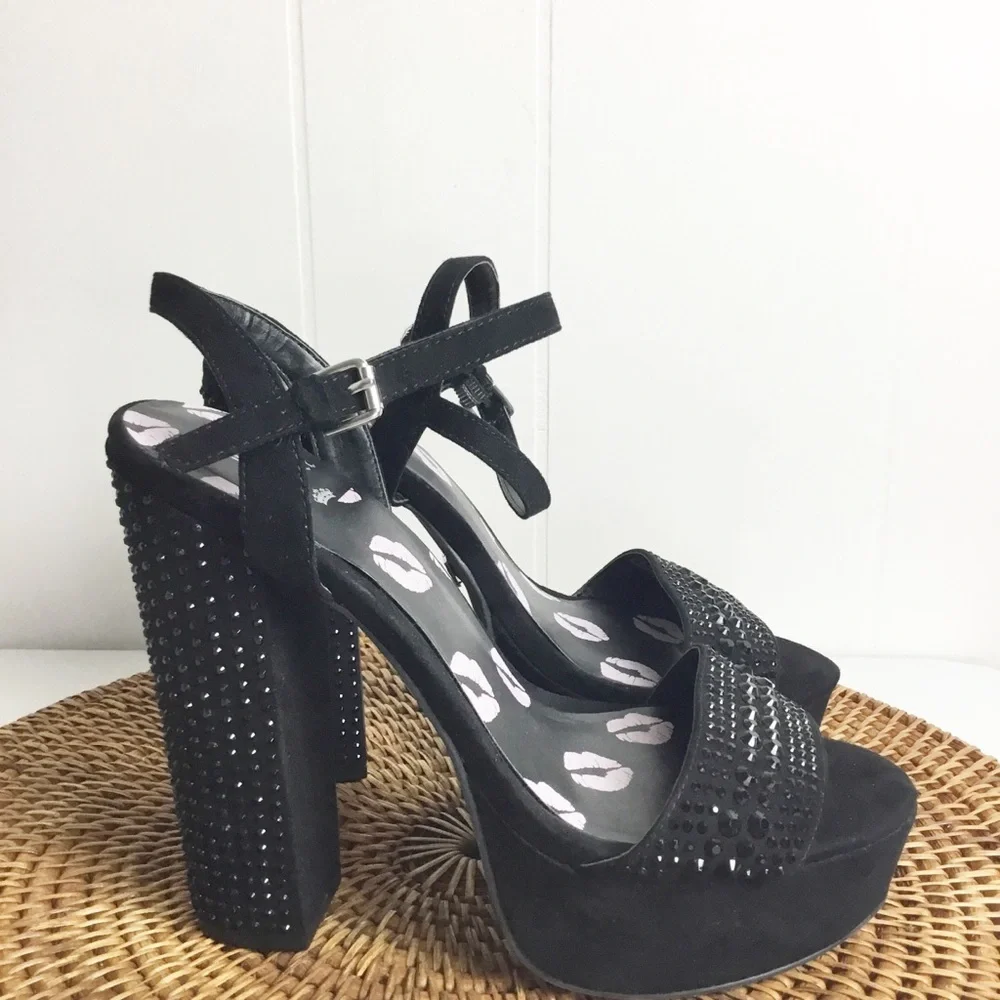 Juicy Couture Platform Heel Studded Black With Rhinestones  Size 7.5 - Picture 2 of 3